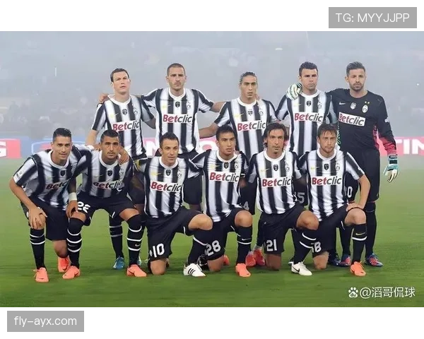 尤文图斯与国际米兰的焦点之战渐成球迷热议，双方表现不断提升