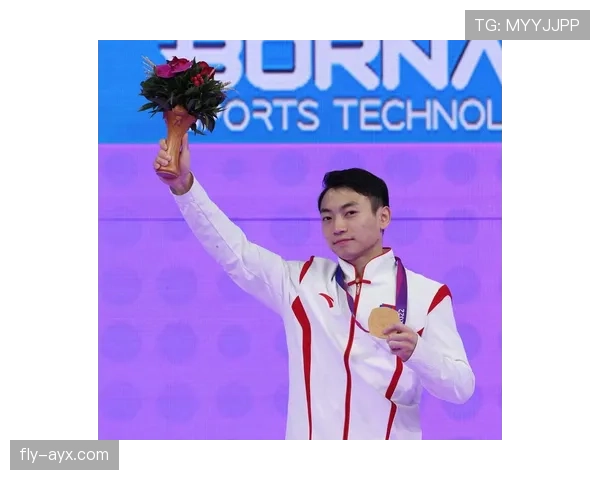 邹敬园家里挂满金牌，冰箱贴都是奥运同款